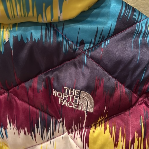 The North Face painted colorful girls size XL 18 puffer jacket - Picture 10 of 11